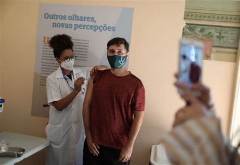 It was first identified in december 2019 in wuhan,. Calendário de vacinação no Rio de Janeiro permitirá ...