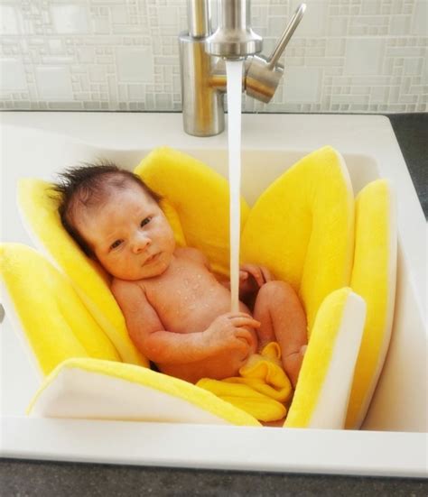 Lower baby into the plush flower that perfectly cradles your baby and admire the smiles. BLOOMING BATH REVIEW - Mommy Status | Blooming baby bath ...