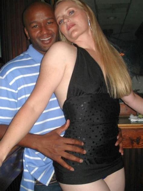 Wife take a stranger doggy style while husband films. Imagem de saucy por deion smith