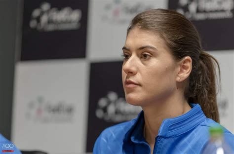 Sorana cîrstea a fost cerută de soţie de un miliardar din românia, la câteva luni după ce acesta a divorţat. Mihaela Buzărnescu, Irina Begu și Sorana Cîrstea joacă ...