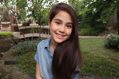 Seorang wanita meninggal sia sia usai bersetubuh dengan anjing. Pandemi Corona, Artis Cilik Nicole Rossi Tak Berhenti ...