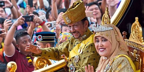 Султан вырос на улице, в среде, пропитанной дорожными преступниками. Sultan von Brunei: Nach dem Jetsetleben kommt das ...