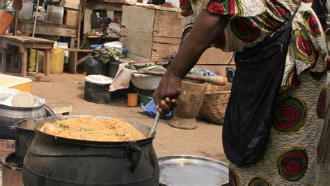 You can also garnish your jollof rice with green pepper and carrot. What you didn't know about jollof rice | Y! For Africa