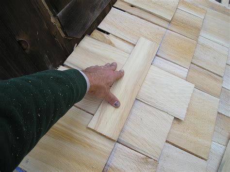 Set the first shingle of the second row back a half tab, 6 inches (17 centimeters), from the edge of first shingle on the first row and so that the bottom of its tabs just touches the tops of the cutout slots on the shingle below. Basic Installation - schwan-cedar.com