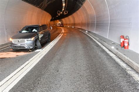 Wie torsten wendt, sprecher der zuständigen polizeidirektion süd. A13 Andeer GR - Drei Verletzte bei Unfall im ...