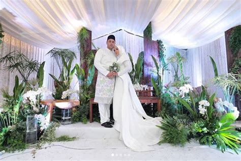 Sudah banyak pernikahan dengan tema garden party yang ditangani oleh cupuwatu wedding tamu secara langsung dan mengobrol daripada harus terus menerus berdiri atau duduk di pelaminan. Tema Pelamin 'Pure Forest Garden Featuring Bohemian Wood ...