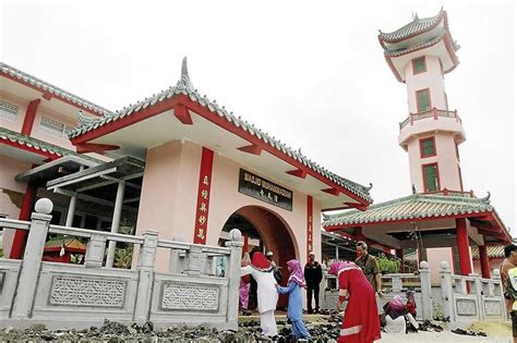 Lai labāk apskatītu atrašanās vietu masjid india muslim ipoh, pievērsiet uzmanību ielām, kas atrodas tuvumā: Malaysia's First Chinese-Muslim Mosque With 100% Chinese ...