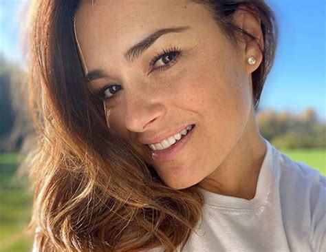 Color picture #2519 8 x 10. Alena Seredova, l'abbraccio commuove il web: "Grazie" - FOTO