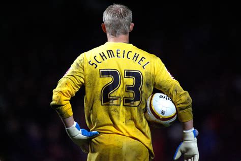 Kasper schmeichel, 34, aus dänemark ⬢ position: Soccer AM/MW: Magpies steal the title