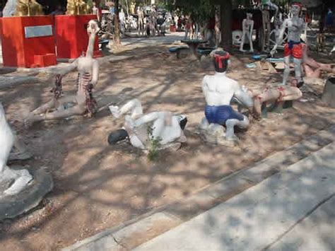 Tapiii, gimana kalau orang itu ada dua? Wow..!! Ada Taman Neraka di Thailand