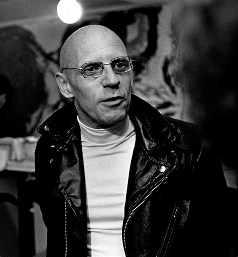 Do not ask who i am and do not ask me to remain the same. Escritos de Filósofos: Pensamentos de Michel Foucault