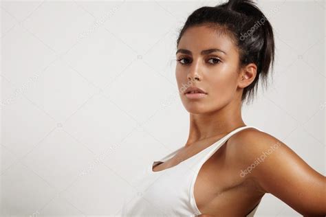 2 using slang words to call a woman beautiful or pretty. Beautiful Spanish woman — Stock Photo © kazzakova #121500454