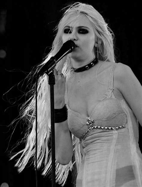 The pretty reckless — the devil's back 07:06. absollution | Taylor momsen, The pretty reckless, Singer