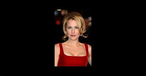 Gillian anderson welcomes a son. Gillian Anderson parle de son histoire d'amour avec une ...