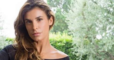 I elisabetta canalis ha sorpreso tutti i suoi fan instagram. Elisabetta Canalis, il body nero? È trasparente... scorci ...