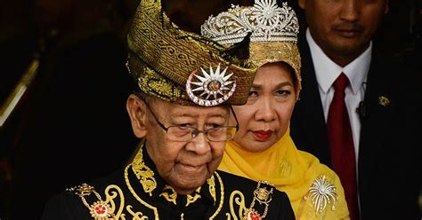 Majma' tuanku abdul halim mu'adzam shah (kompleks islam sarawak) кучинг •. Mantan Yang Dipertuan Agong, Tuanku Abdul Halim Mu'adzam ...