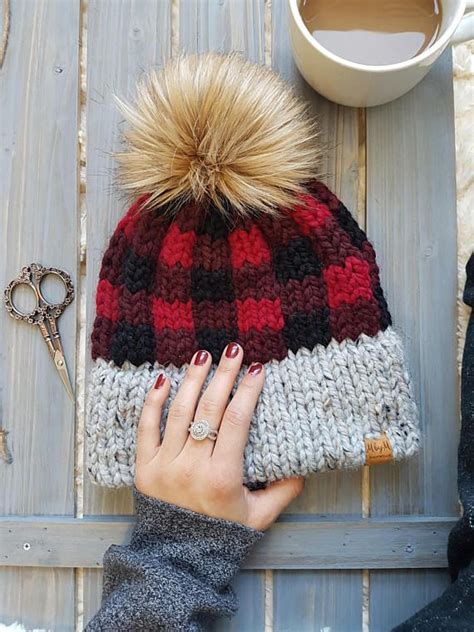 The other thing i like about this hat is that it can be made in real hair colors or in fun bright colors like red and purple. True North Toque Knitting Pattern | Knitting, Knitted hats ...