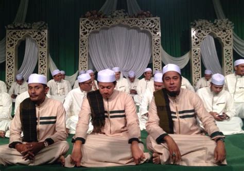 'idul adha dan 'idul fithri memiliki ciri khusus dibandingkan dengan hari raya ummat lainnya. Takbir Hari Raya Aidilfitri Berbeza Dengan Takbir Hari ...