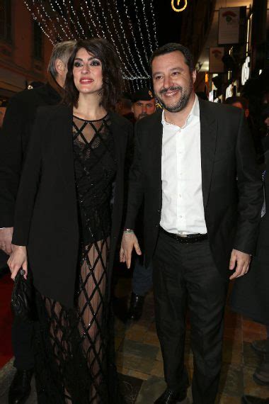 La relazione tra matteo salvini ed elisa isoardi, continua ad alimentare il gossip italiano. Elisa Isoardi e Matteo Salvini al Festival di Sanremo 2018