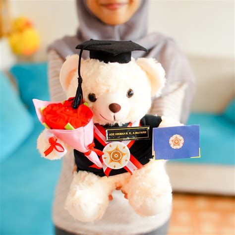 Sedangkan untuk ukuran diameternya, bunga matahari teddy bear bisa mencapai hingga 17 cm. Jual hadiah Wisuda Teddy Bear dan Buket Bunga - Kado Wisudaku