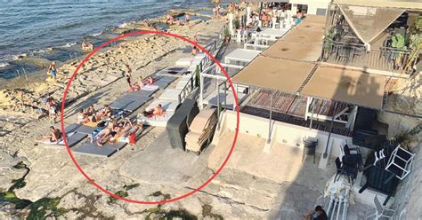 The bar / restaurant placement is excellent, but looked like it was more suited to fast food. The sunbeds invasion at Surfside is legal, the lido has ...