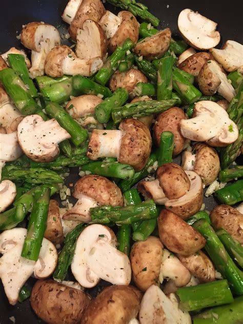 Oh, and did i mention, it's super easy to put together and really quick to prep and cook? Garlicky Sautéed Mushrooms and Asparagus (Paleo + Whole30 ...