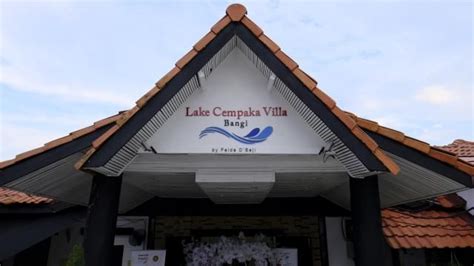 Amidst a serene lake and lush undulating greenery, bask in the pleasure of a tranquil dwelling akin to your own private paradise hidden away from it all. Lake Cempaka Villa, Bangi, discounts up to 50% - eatigo