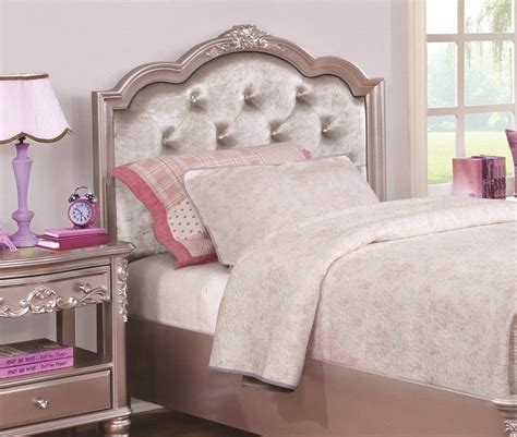 What should be included in a silver bedroom set? Caroline Full Size Bed with Diamond Tufted Headboard ...