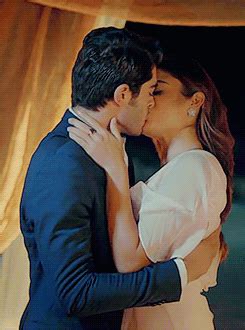 Pin on GIF"LOVE" ~"AMOR" GIF Kiss and romance romance art romance books good night love images good night gif beautiful romantic pictures beautiful gif kiss books jon pardi.