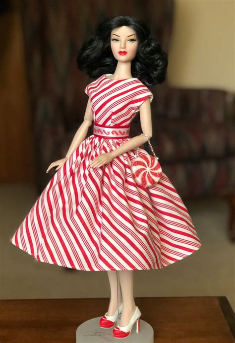 Encore plus de liens et de fonctionnalités. Candy Cane doll fashion | Suzanne McD | Flickr