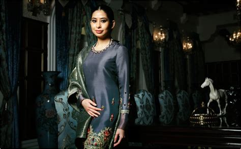 Tunku tun aminah maimunah iskandariah was born on 8 april 1986 as the second child and only daughter of the current sultan ibrahim ismail of johor the marriage solemnisation ceremony (known as akad nikah) of tunku tun aminah and dennis muhammad abdullah took place in the morning of. Tunku Tun Aminah Nikah 14 Ogos | Artikel | Gempak