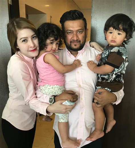 Telefon bajet dengan kamera terbaik: Wow, Eina Azman Terima Hadiah Handphone Jenama Vertu ...