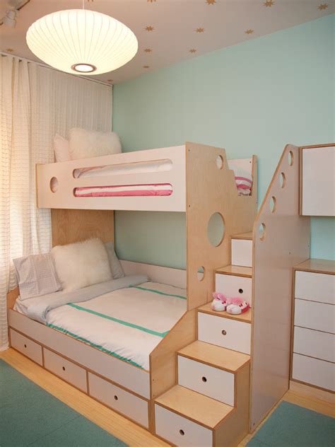 Kamar tidur anak minimalis, dengan penampilan yang simpel dan sederhana, bisa memberi semacam gambaran kepada mereka bagaimana seharusnya sesuatu itu ditampilkan. Desain Kamar Tidur Anak Tingkat Minimalis Modern | Kamar ...