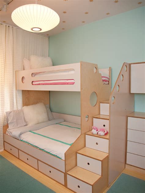 Seperti pada ruangan kamar ini yang tampak mewah dengan hampir keseluruhannya berwarna emas kombinasi coklat muda. Desain Kamar Tidur Anak Tingkat Minimalis Modern | Kamar ...