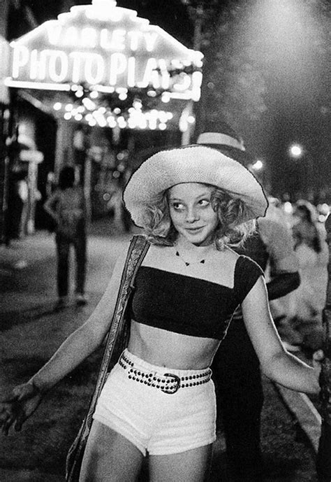She mentored foster (who was only 12) for her role. Jodie Foster on the set of Taxi Driver | Glamorous Old ...