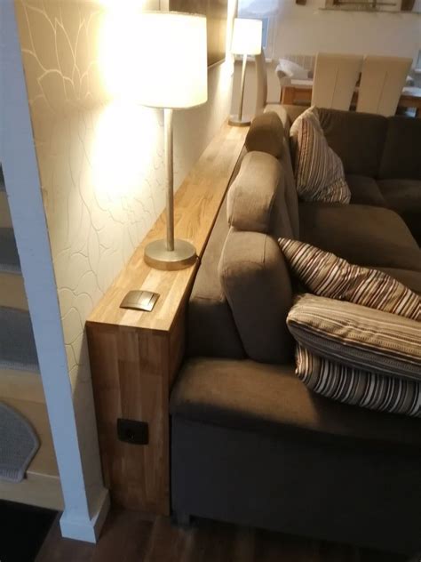 Caen ist ein lineares sofa mit einer verstellbaren ablage aus caen holz von extremer eleganz. Sofaablage | Sofa, Wohnzimmer, Ablage