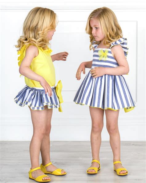 Moda infantil personalizada y de alta calidad. Lappepa Moda Infantil Conjunto Niña Blusa Amarillo & Short Volantes Rayas Azul | Missbaby