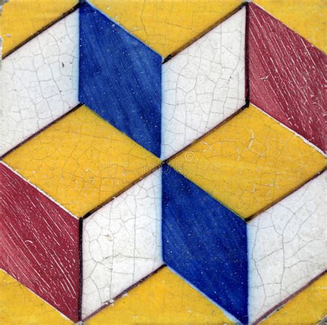 The suspect had been wanted for attempted murder for having shot several times one person, and then fled to portugal. Traditionelle Fliesen Von Porto, Portugal Stockfoto - Bild ...