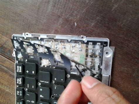 Cara Memperbaiki Keyboard Laptop Yang Rusak Karena Air