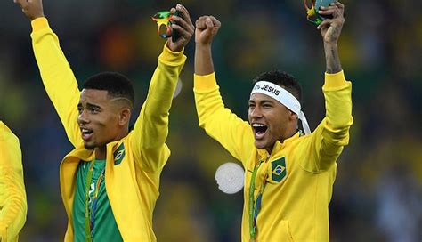 Los juegos olímpicos de río de janeiro 2016, 3 oficialmente conocidos como los juegos de la xxxi olimpiada, o más comúnmente como río 2016, fue un evento multideportivo internacional, celebrado en la ciudad de río de janeiro, brasil, entre el 5 y el 21 de agosto de 2016, aunque la fase de grupos del torneo de fútbol comenzó el 3 de agosto en la rama femenina y el 4 de agosto en la. Brasil campeón en Río 2016: las imágenes del oro histórico ...