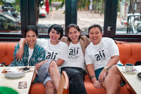 Sinopsis indonesia ali & ratu ratuqueens (2021). Kesulitan Melucu, Iqbaal Ramadhan akui Tak Bisa Perankan ...