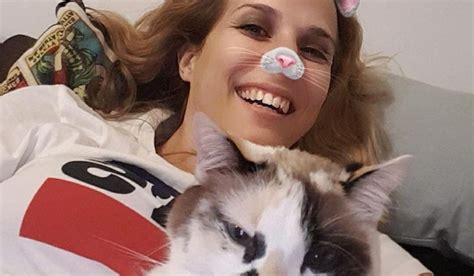 Nasce hoje a associação sara carreira! A selfie solidária que vai ajudar a salvar e alimentar ...