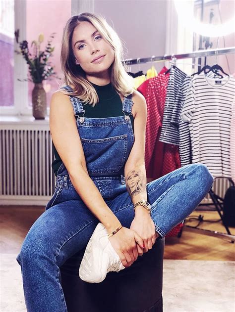 Victor lindelof and his girlfriend maja nilsson will auction out their old trafford box in order to raise money for musikhjalpen, a swedish charity appeal. Maja a lá Daisy Grace (Maja Nilsson) | Chic outfits, Mode ...