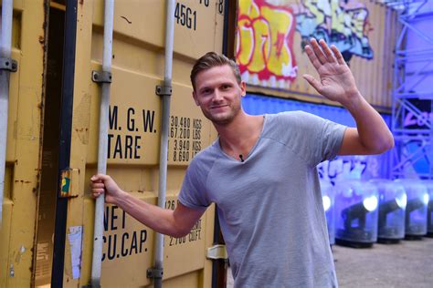 Celebrity big brother is a british television reality game show based on the dutch show big brother, created by producer john de mol in 1997, which aired from 2001 to 2018. Promi Big Brother 2018 Einzug: Die ersten Stars sind schon ...