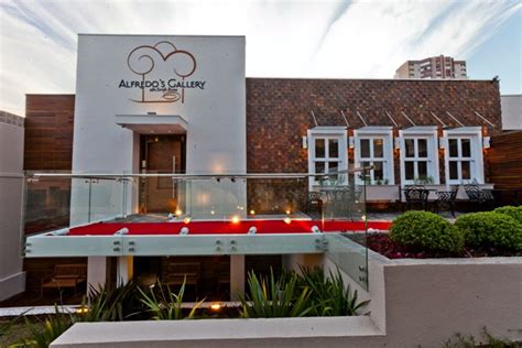 Com pratos servidos nos restaurantes e também por delivery. Aromas do Vinho