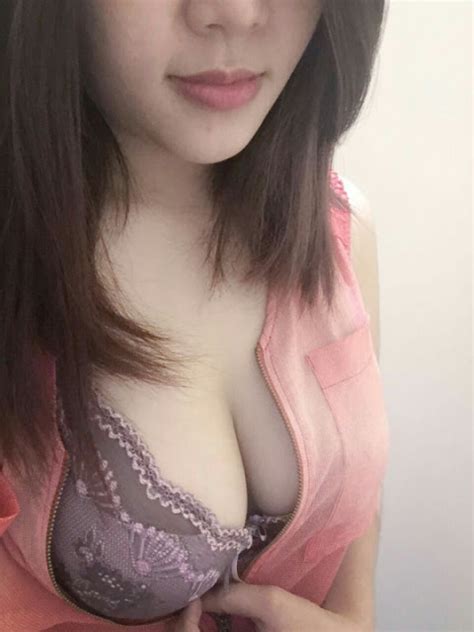 Bisa jadi hiasan di atas kamar atau dinding dekat jendela kamar. Foto Bugil Cewek Montok Di Kamar Mandi | Kumpulan Cerita ...