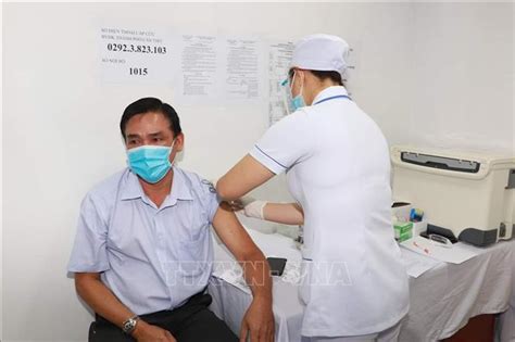 Some hits upwards of 70% to 95% in trials. Chiến dịch tiêm chủng vaccine COVID-19 sẽ triển khai ở tất ...