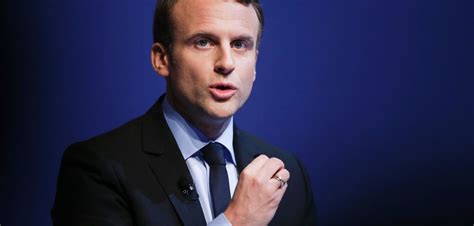 Président de la république française. L'astuce d'Emmanuel Macron pour avoir l'air plus vieux que ...