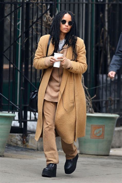 Полное имя — зои изабелла кравиц (zoë isabella kravitz). De Lune: Zoë Kravitz's Street Style || Kinda Monochrome