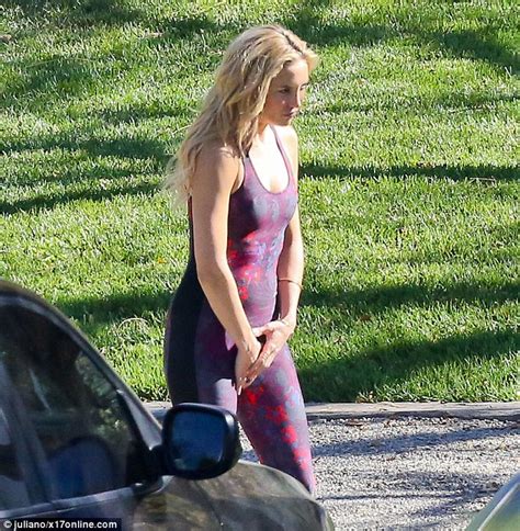 Don't let it be forgot, that once there was a spot, for one brief shining moment that was known as camelot. Kate Hudson flaunts her slim physique in jumpsuit | Daily ...